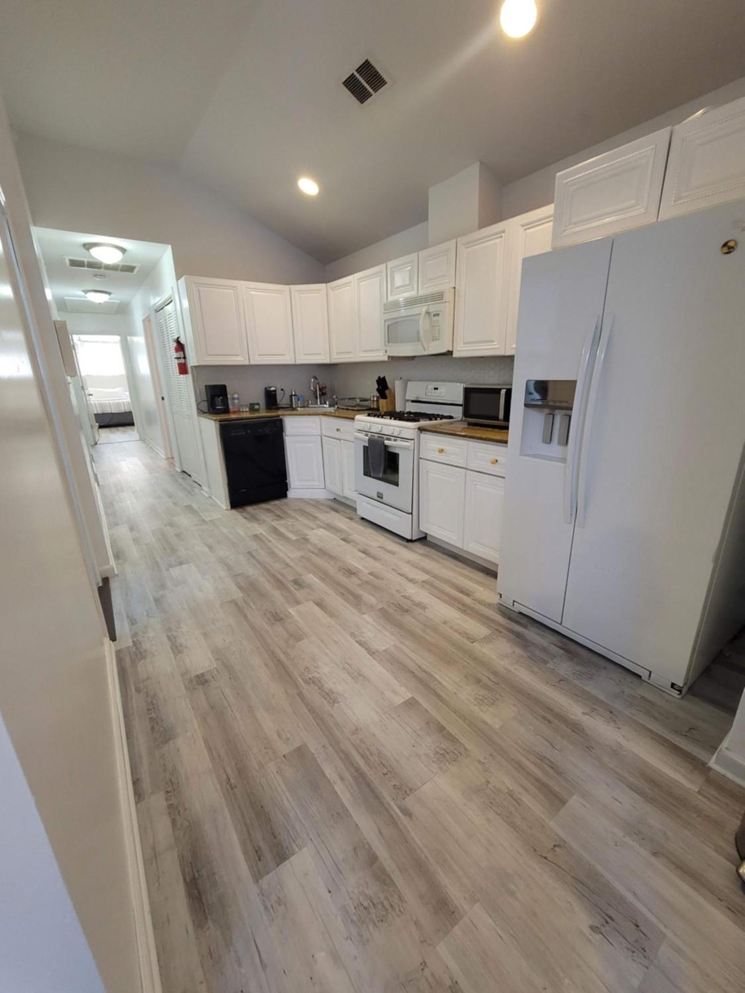 Luxury Apartments 5Queenbed - 20 Min Away Manhattan Джърси Сити Екстериор снимка