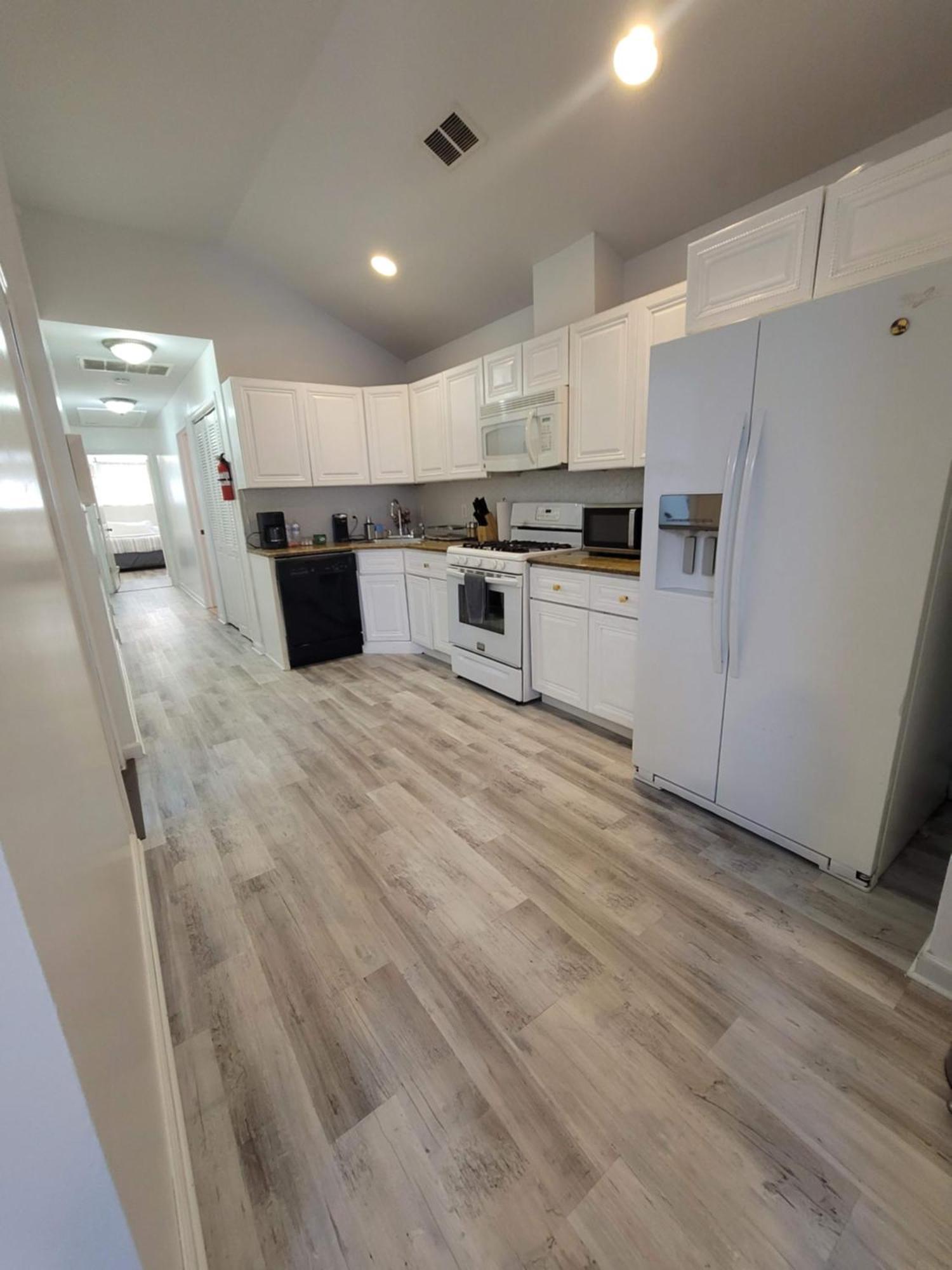 Luxury Apartments 5Queenbed - 20 Min Away Manhattan Джърси Сити Екстериор снимка