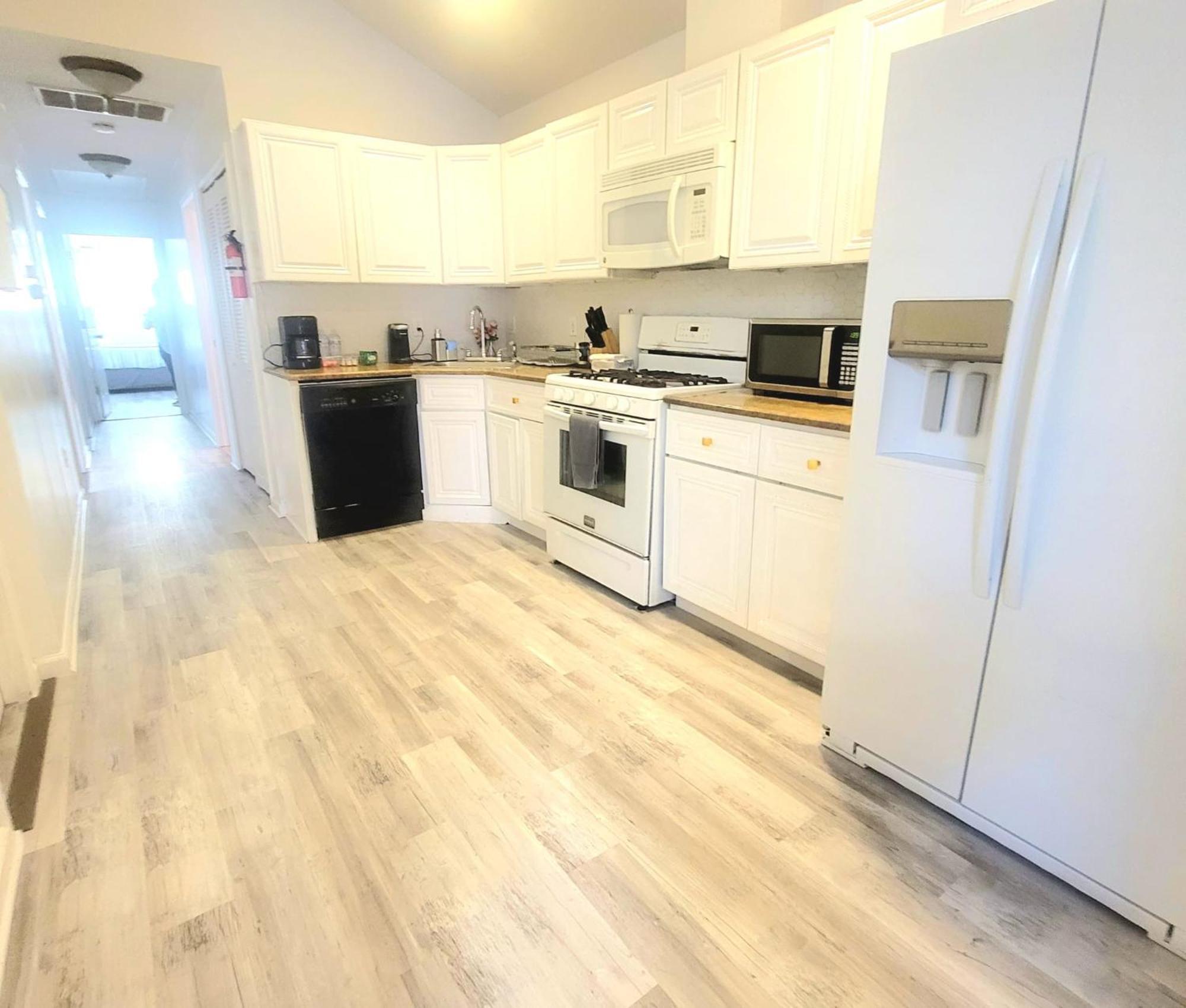 Luxury Apartments 5Queenbed - 20 Min Away Manhattan Джърси Сити Екстериор снимка
