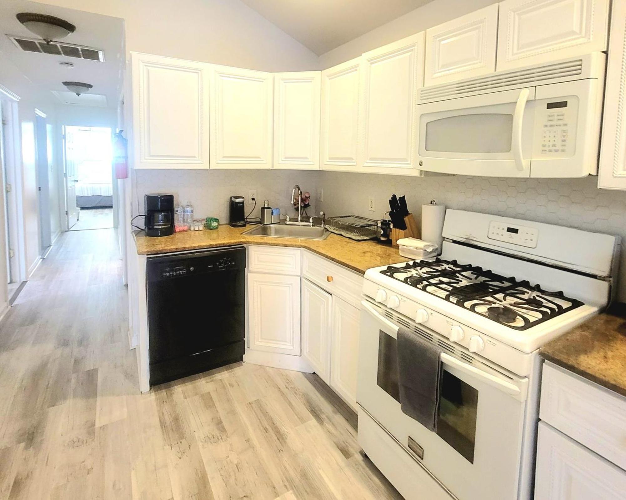 Luxury Apartments 5Queenbed - 20 Min Away Manhattan Джърси Сити Екстериор снимка