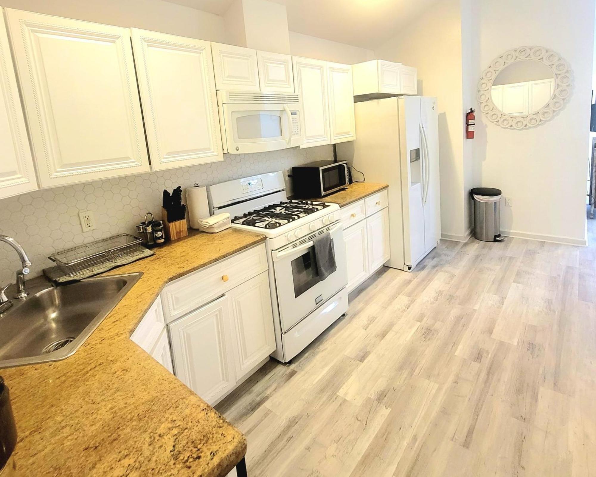 Luxury Apartments 5Queenbed - 20 Min Away Manhattan Джърси Сити Екстериор снимка