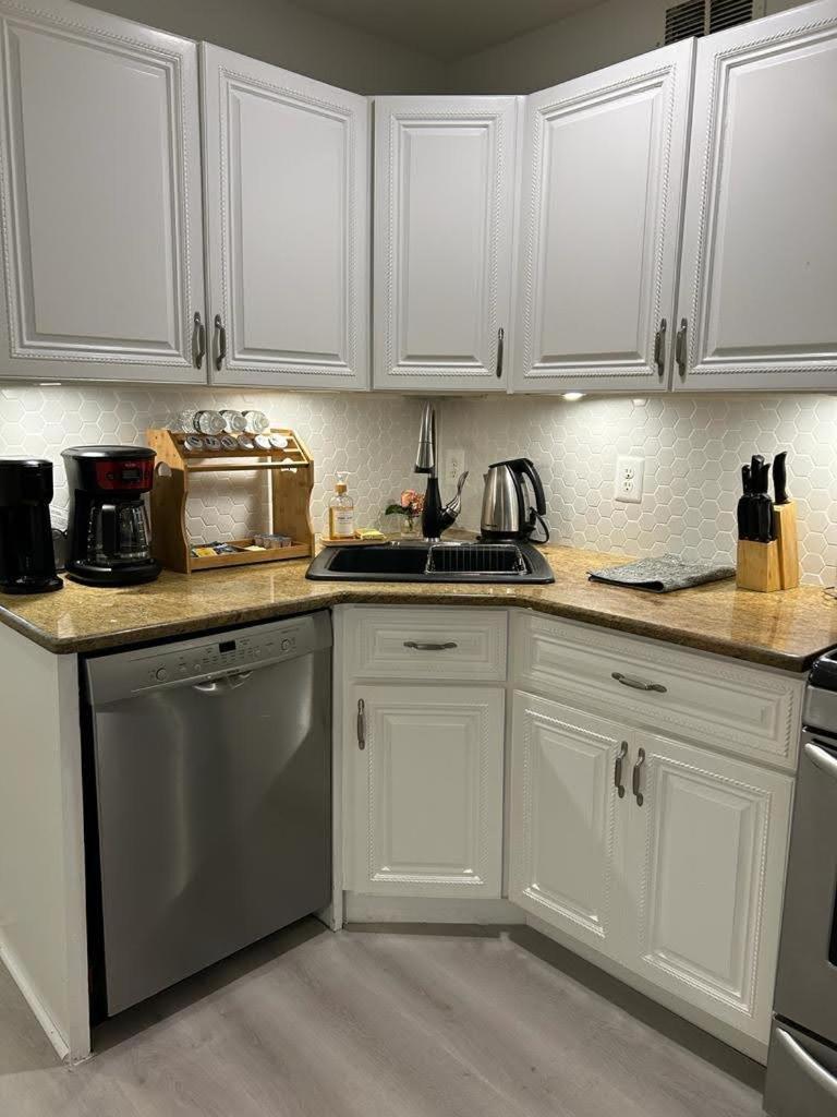 Luxury Apartments 5Queenbed - 20 Min Away Manhattan Джърси Сити Екстериор снимка
