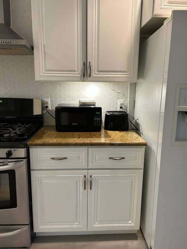 Luxury Apartments 5Queenbed - 20 Min Away Manhattan Джърси Сити Екстериор снимка