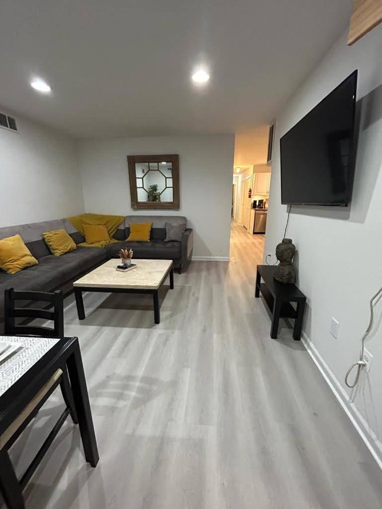 Luxury Apartments 5Queenbed - 20 Min Away Manhattan Джърси Сити Екстериор снимка
