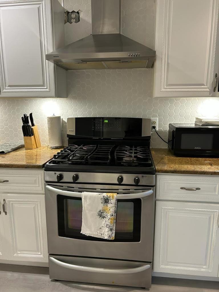 Luxury Apartments 5Queenbed - 20 Min Away Manhattan Джърси Сити Екстериор снимка